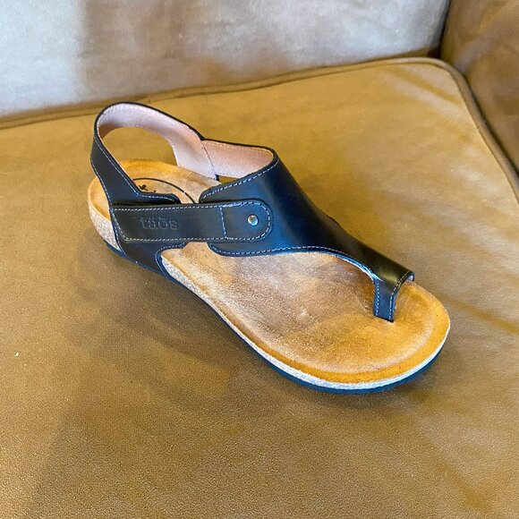 Taos Footwear Black and Tan Sandals - Picture 1 of 3